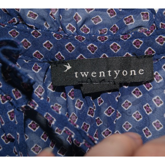 Medium (Plz Read) Forever 21 Twenty One Sheer Top Tie Keyhole Neck Ruffle Purple - Picture 9 of 10